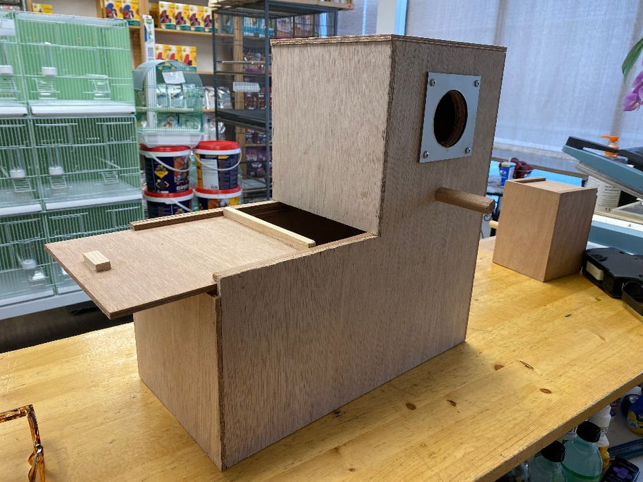 Breeding Box for small and medium parrots